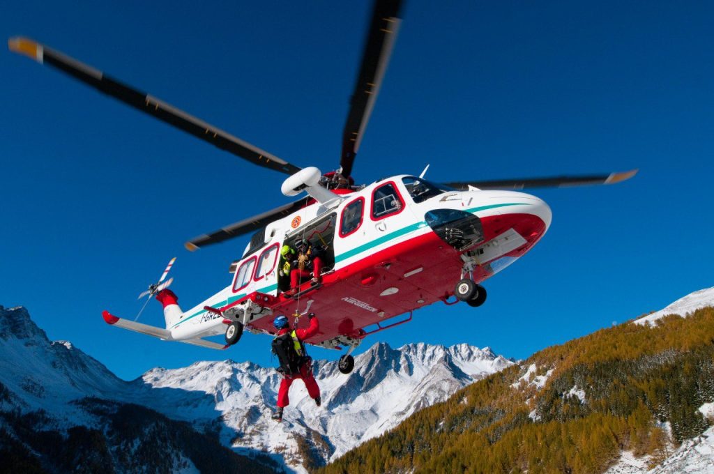 Courmayeur, sciatore freerider precipita e muore