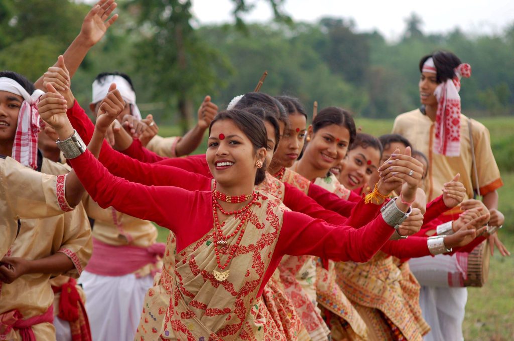 Record di danza bihu: 11mila ballerini e 2000 musicisti