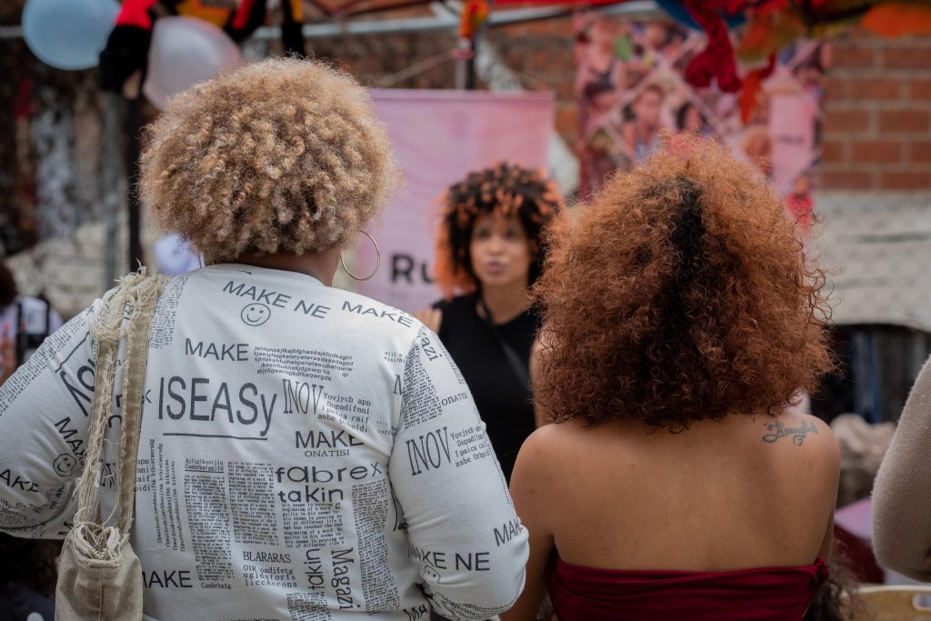 Record per la chioma afro più folta, la circonferenza è di 165 cm