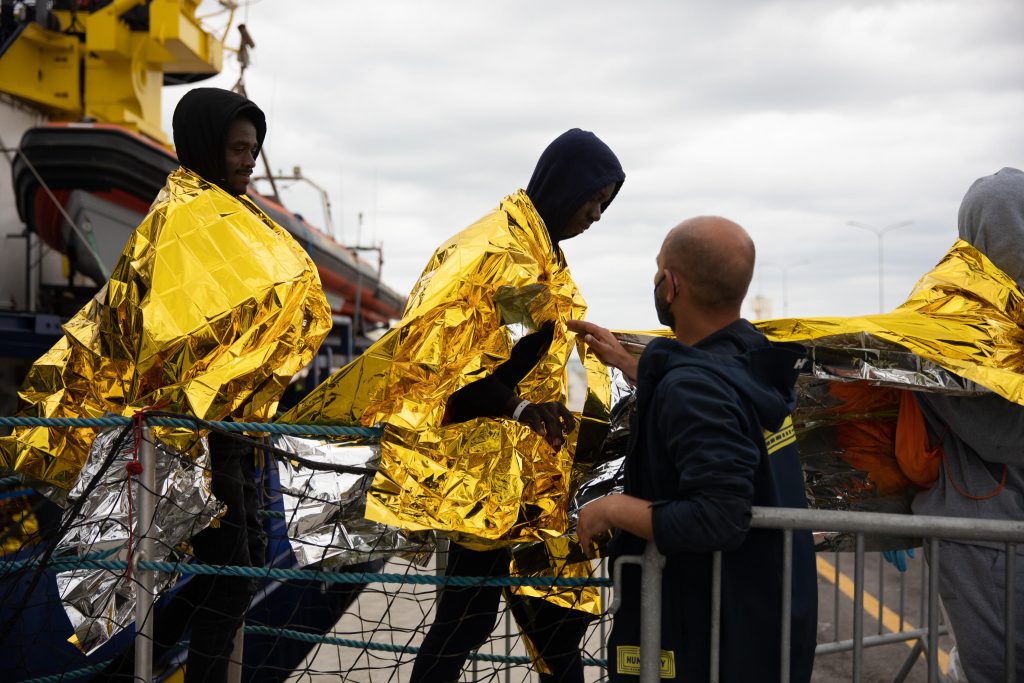 Ancora sbarchi a Lampedusa, Geo Barents in approdo a Napoli