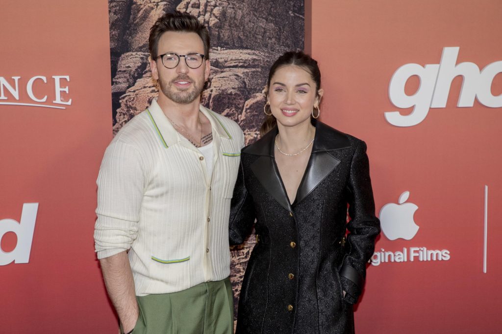 Arriva Ghosted, il nuovo film di spionaggio con Chris Evans e Ana de Armas