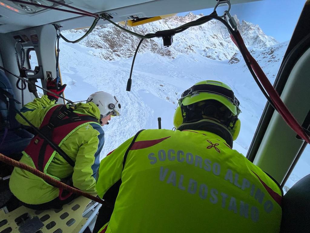 Scialpinisti in un crepaccio salvati dal Soccorso Alpino