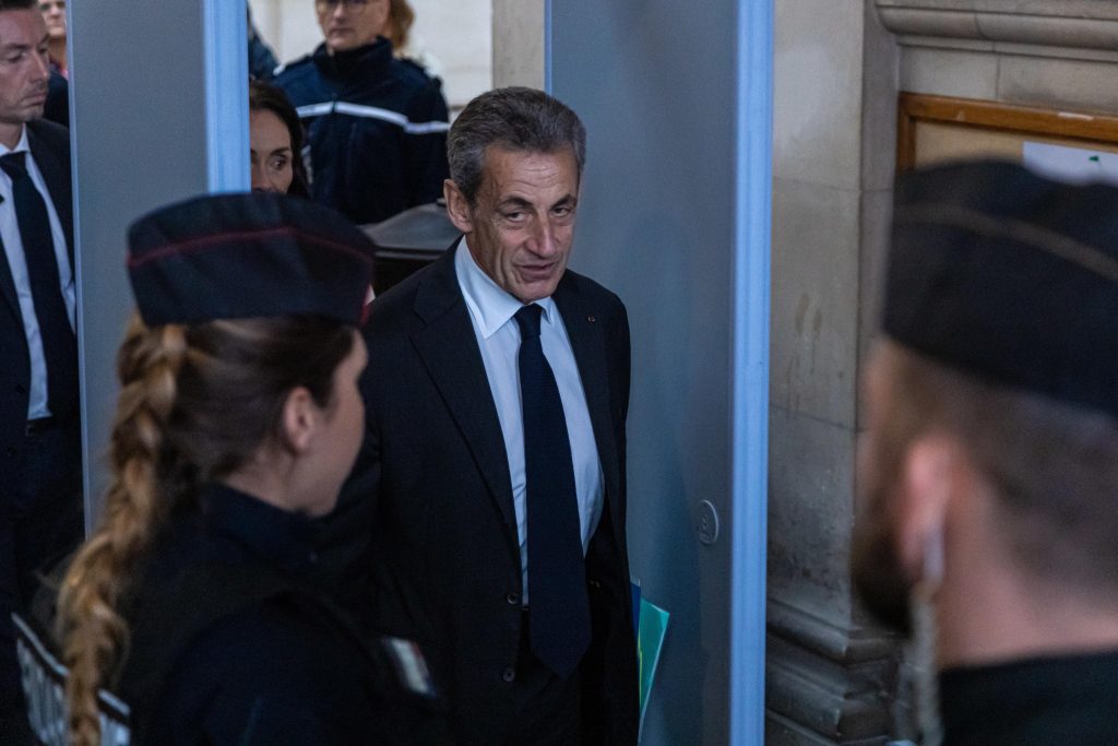 Corruzione, Sarkozy rischia il processo per i finanziamenti della sua campagna