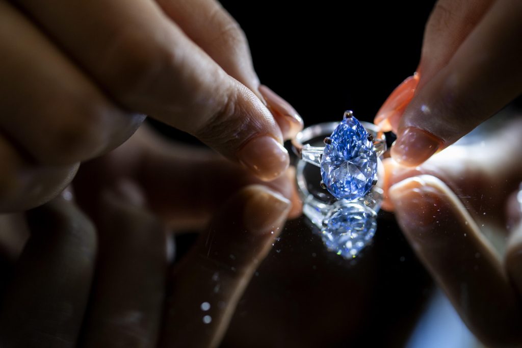 Il diamante blu di Bulgari venduto per 25 milioni