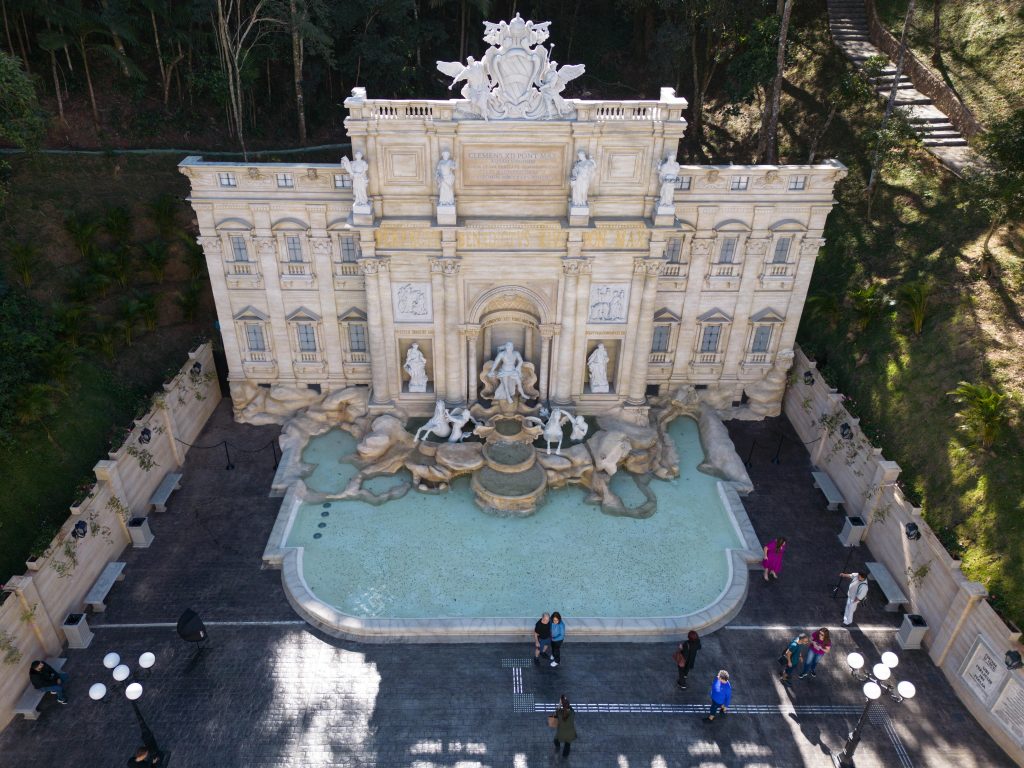 La Fontana di Trevi brasiliana tra turisti e polemiche