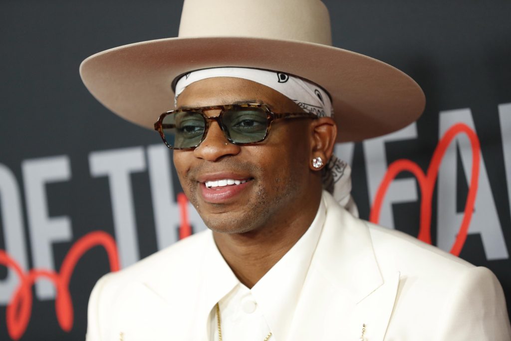 Jimmie Allen accusato di abusi, guai per la star del country