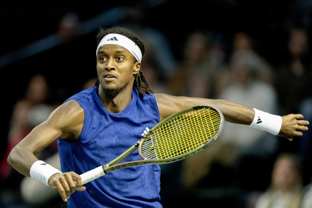 Tennis violento, Ymer spacca la racchetta sulla sedia dell’arbitro