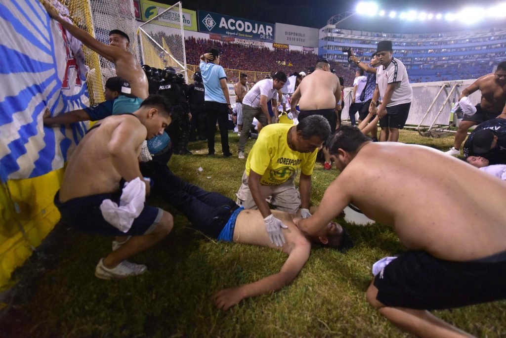 El Salvador, ressa fuori da uno stadio: 12 morti
