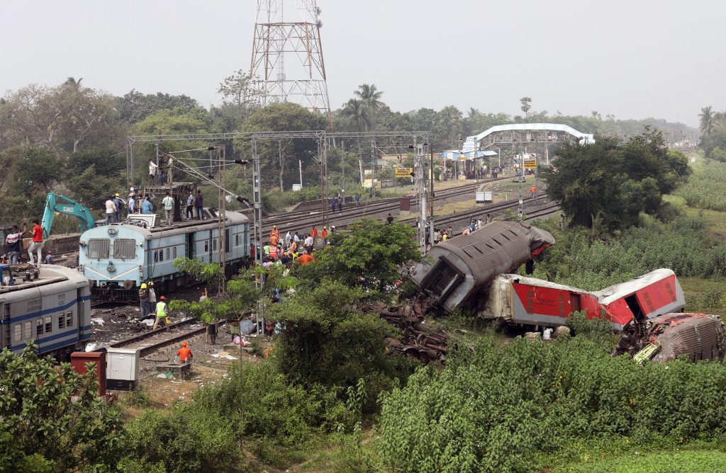 Scontro di treni in India, forse sabotaggio