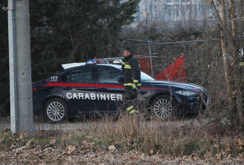 33enne ucciso a coltellate davanti a un bar
