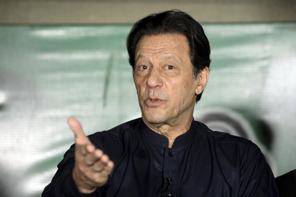 Pakistan, ex premier Khan arrestato per omicidio