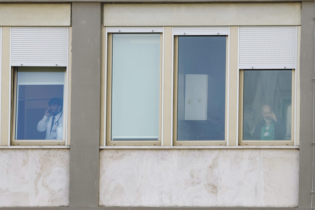 Prima notte in ospedale per Bergoglio: “nessuna complicazione”