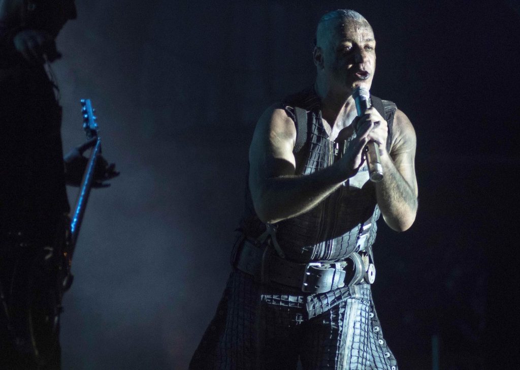 Abusi post concerti Rammstein, accuse a Till Lindemann