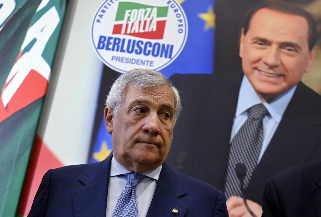 Forza Italia, Tajani eletto segretario all’unanimità