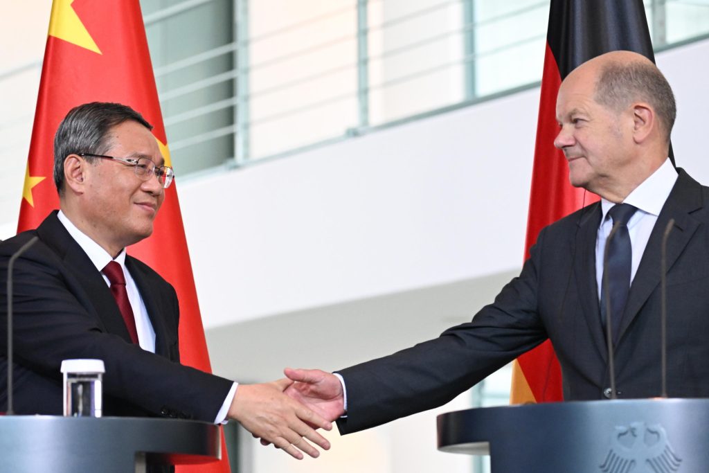 Li Qiang incontra Scholz a Berlino