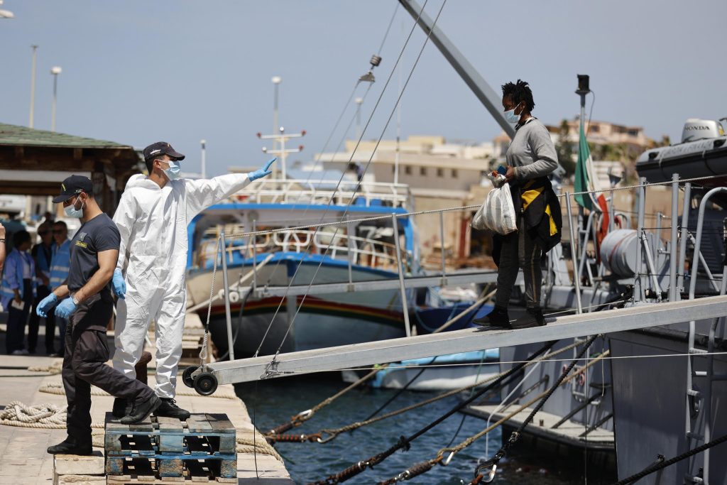 Naufragio a Lampedusa, tre dispersi