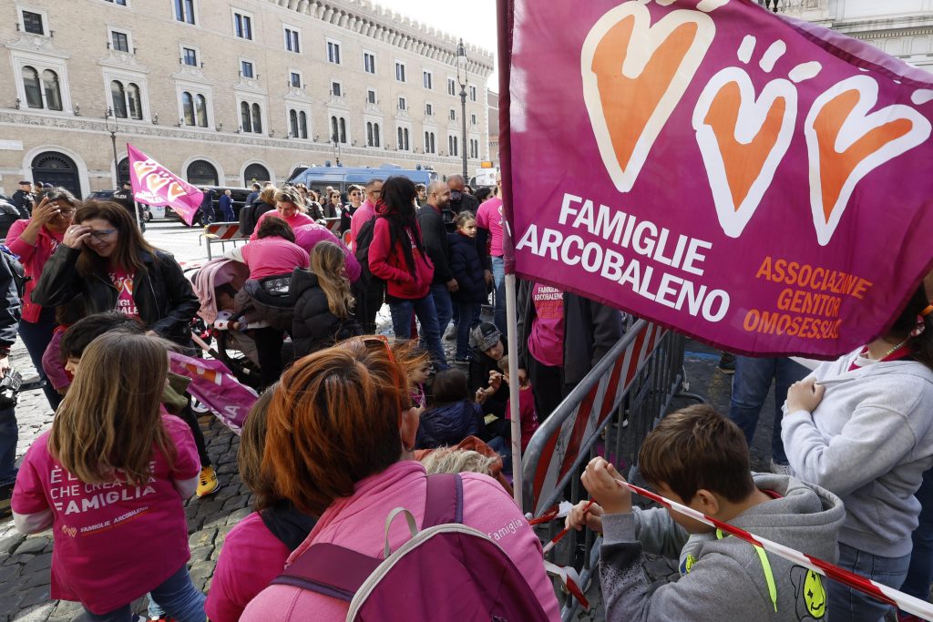 Mamme arcobaleno in piazza, venerdì la protesta