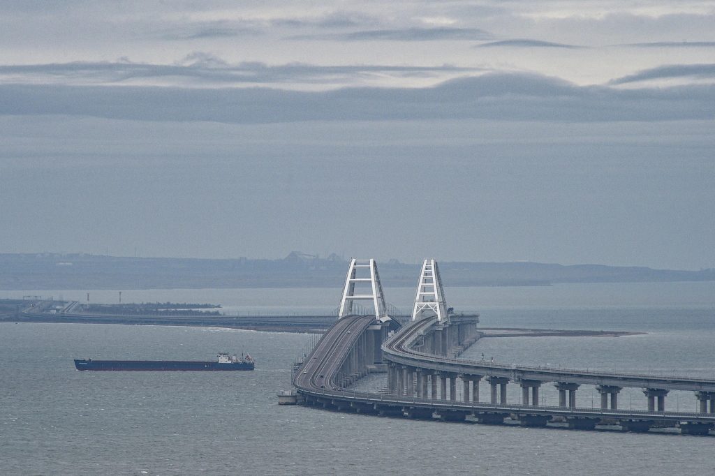 Crimea, attacchi aerei e terremoto 4.7 nella notte