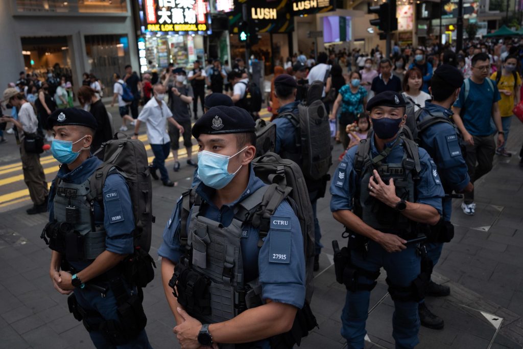 Hong Kong, taglia milionaria su 8 attivisti