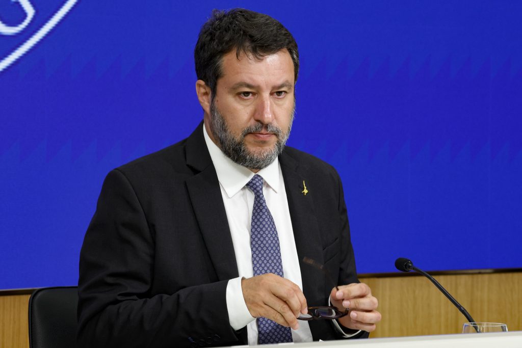 Salvini risponde a Tajani: “con Le Pen amicizia storica”