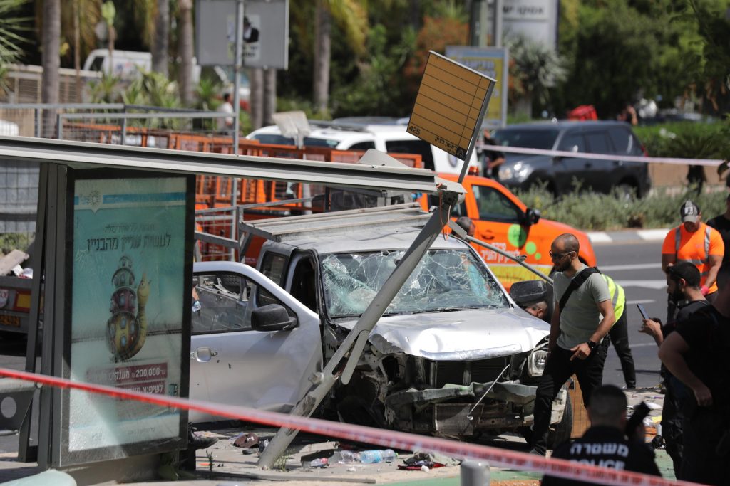 Attentato a Tel Aviv, 10 feriti