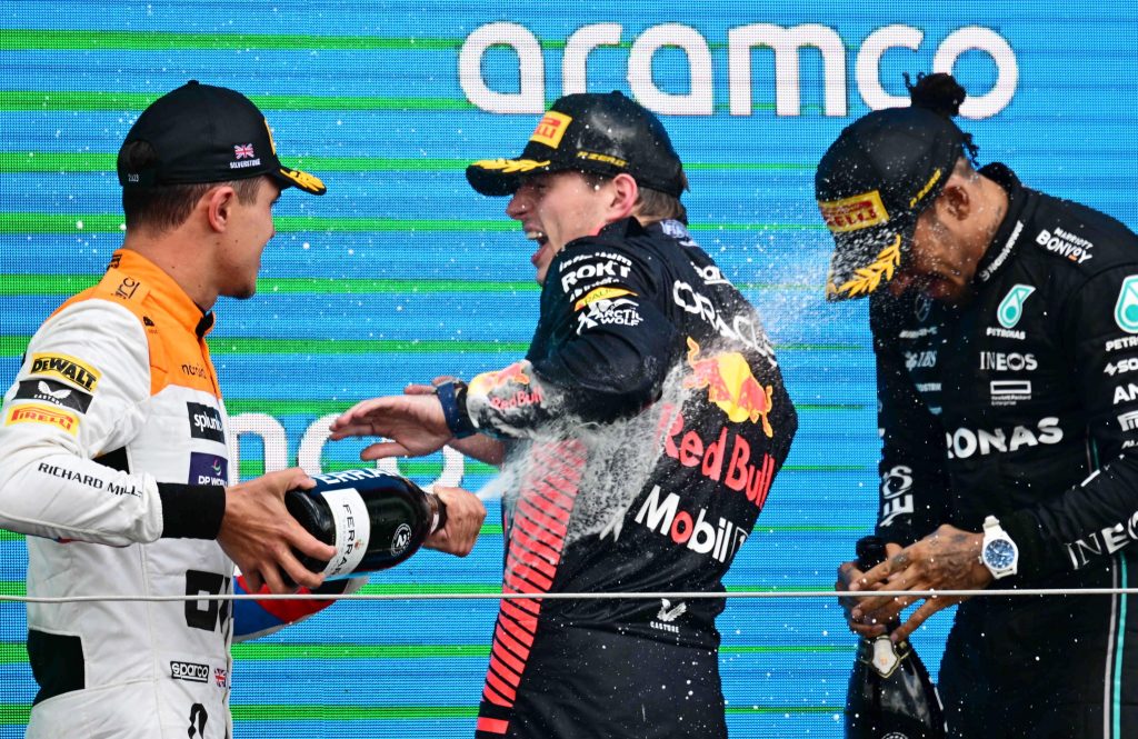 F1: Verstappen conquista anche Silverstone