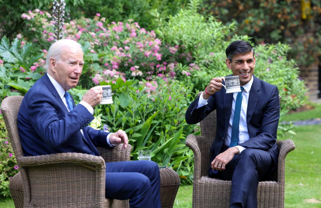 Biden incontra Sunak fra gaffe e divergenze