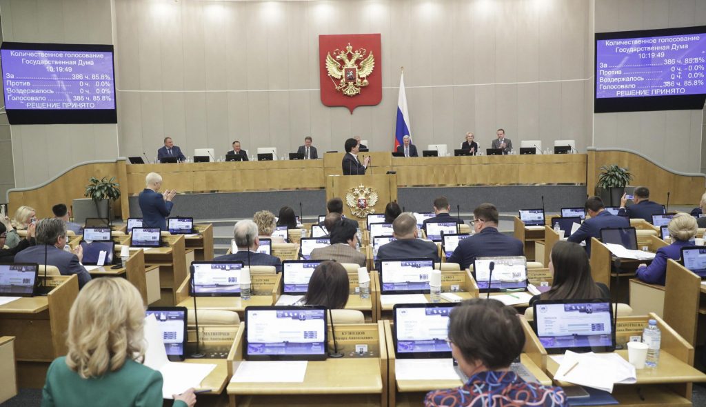 Duma approva divieto interventi cambio sesso