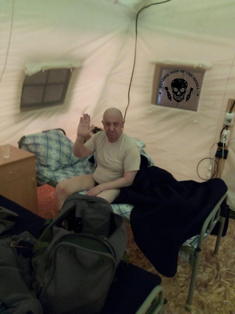 La foto di Yevgeny Prigozhin in mutande