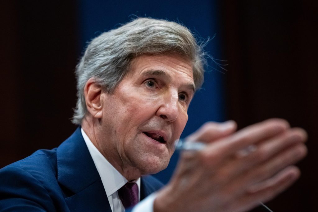 Usa-Cina, concluso colloquio tra Kerry e Xie Zhenhua