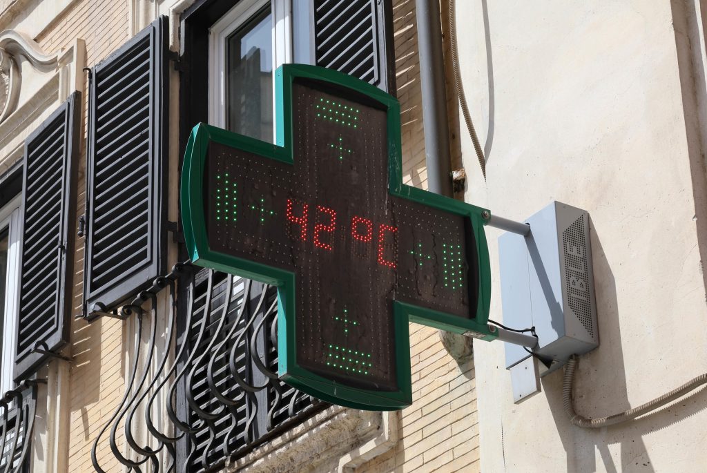 Allerta meteo per il caldo, fioccano bollini rossi