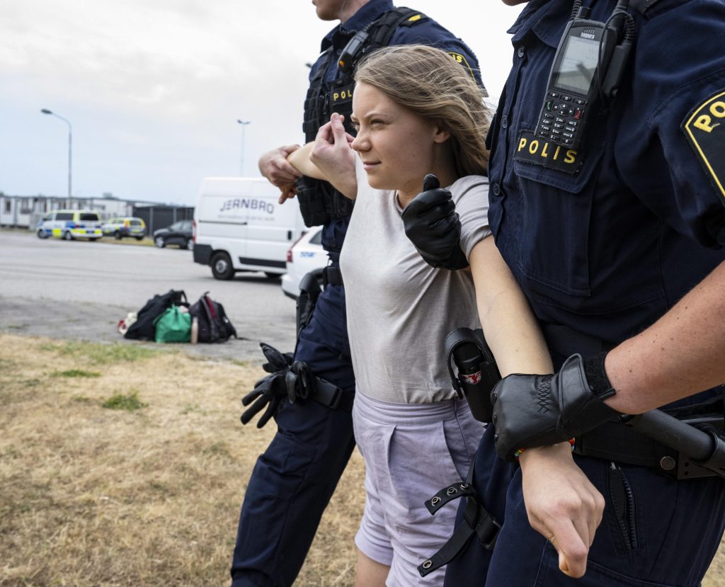 Greta Thunberg multata per la protesta contro i combustibili fossili