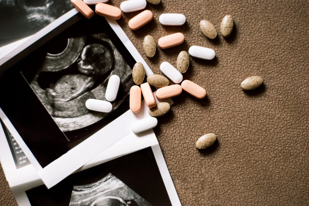 Usa, 17enne abortisce e brucia il feto