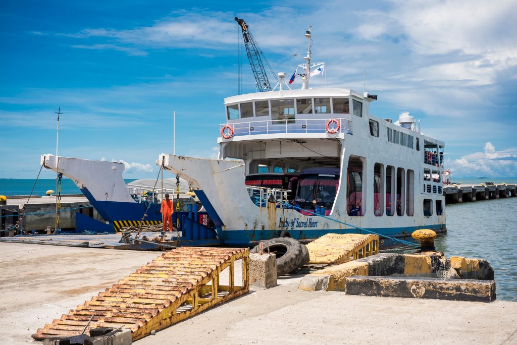 Traghetto incaglia alle Filippine, salvi i 129 a bordo