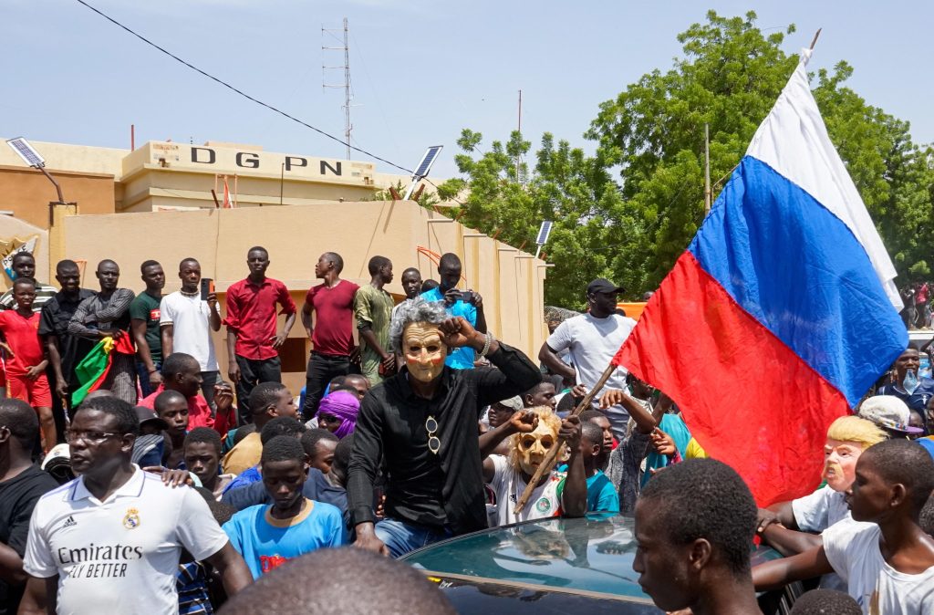 Golpisti in Niger: “francesi non hanno motivo di lasciare il Paese”