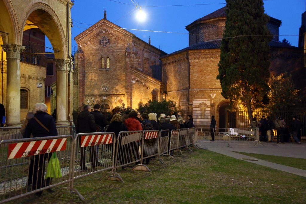 Bologna, vandalizzata la Basilica di Santo Stefano