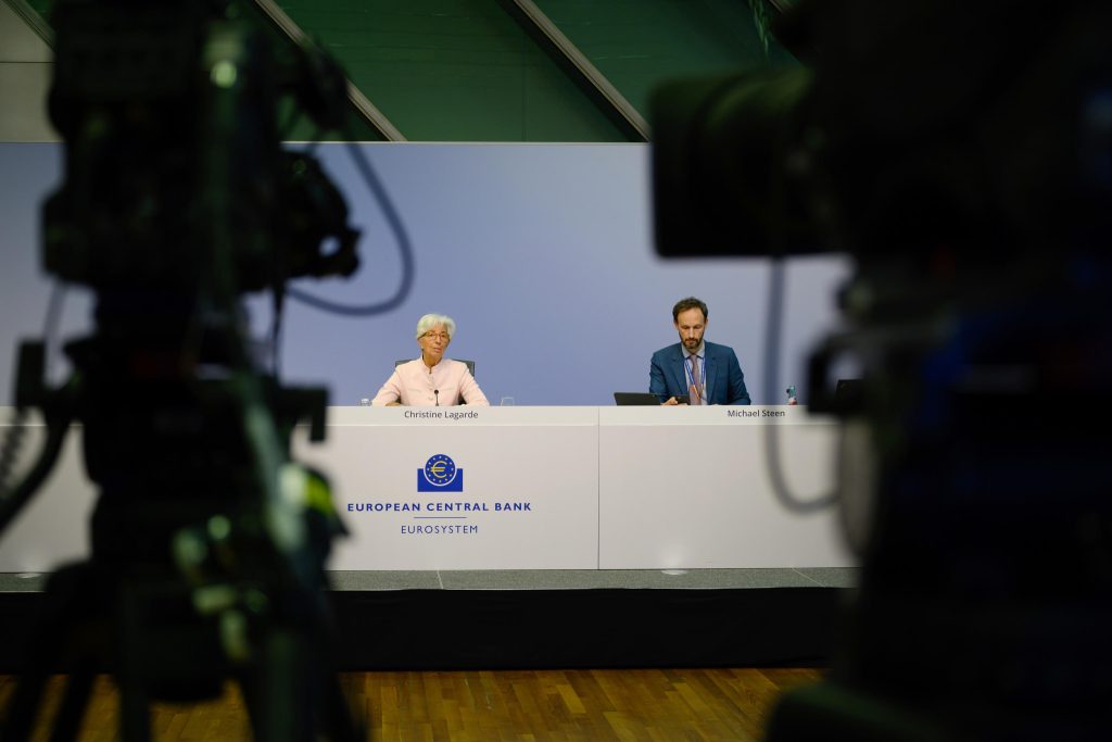 Bce, prospettive di crescita “estremamente incerte”