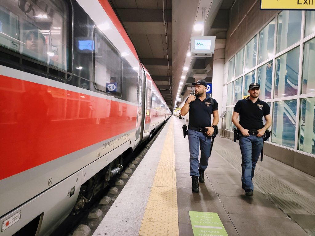 Rapina in treno con machete, arrestati due giovani