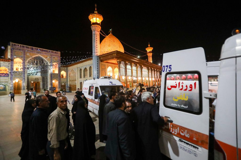 Iran, attacco a santuario: almeno un morto e 8 feriti