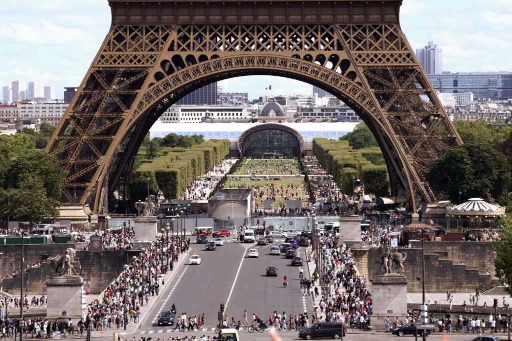 Allarme bomba alla Tour Eiffel