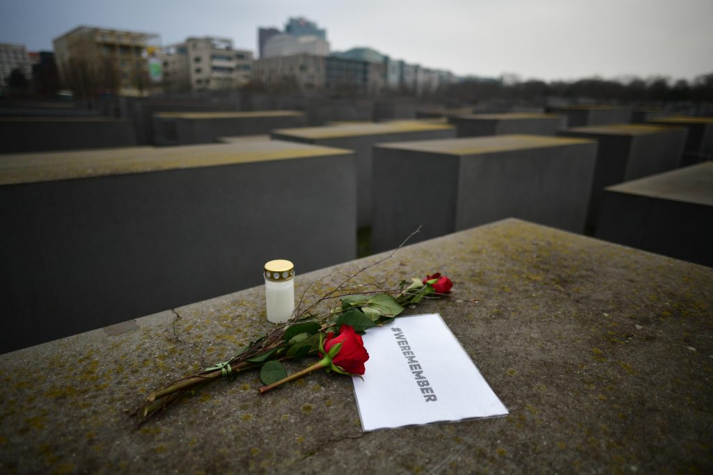 Berlino, vandalizzato il monumento agli omosessuali perseguitati