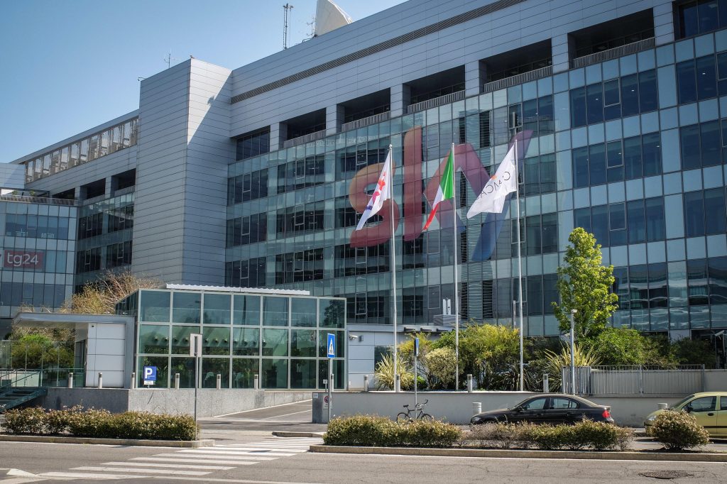 Milano: cerca di irrompere nella sede di Sky, muore per malore