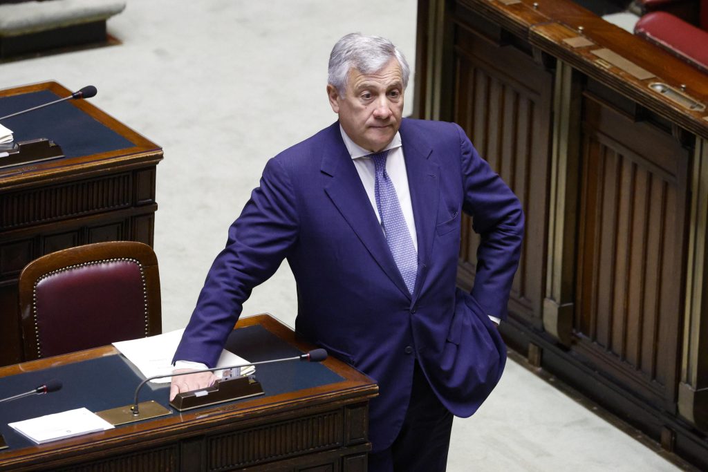 Tajani annuncia modifiche alla tassa sugli extraprofitti