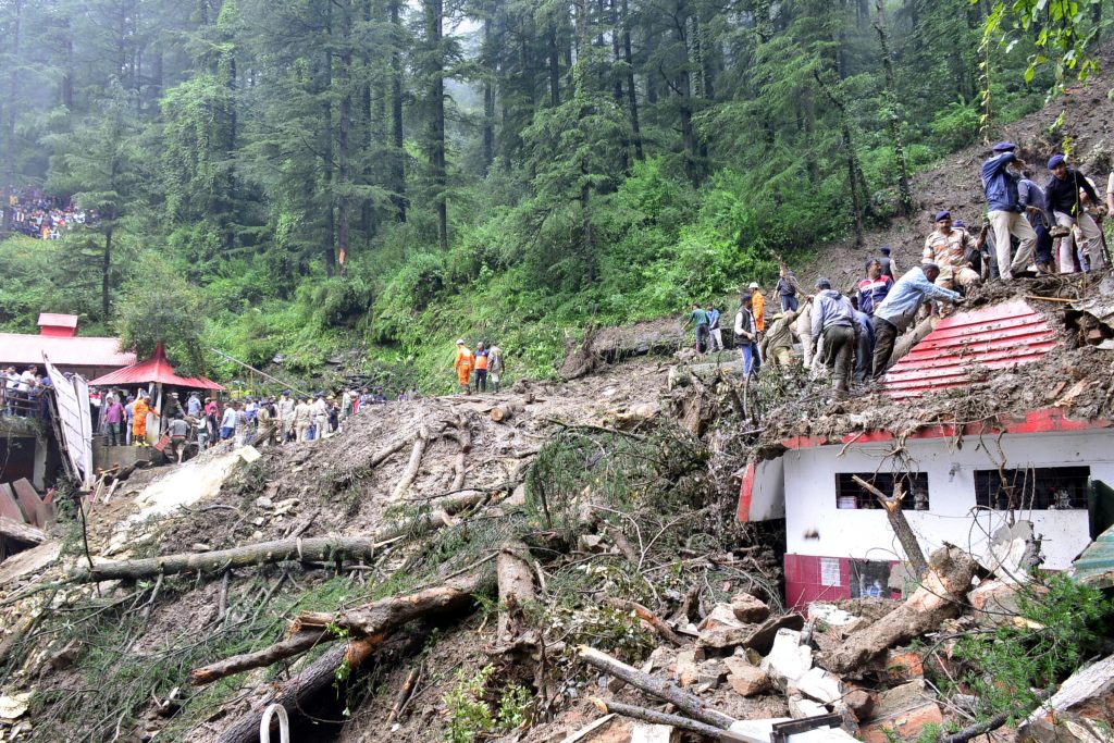 Monsoni e frane, altri 12 morti in India