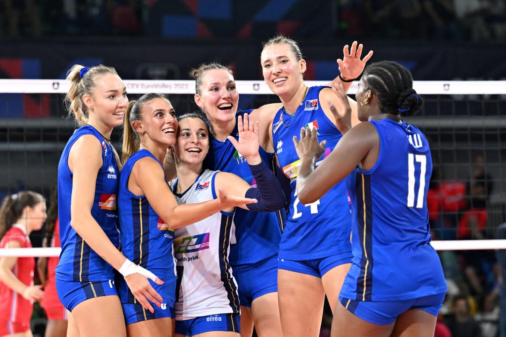 Europei volley, l’Italia batte la Francia e vola in semifinale