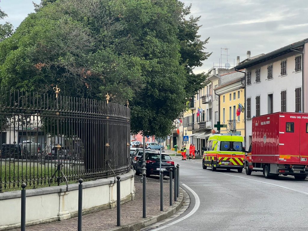 Ex militare barricato in casa a Pordenone, questore: “ha molti fucili”
