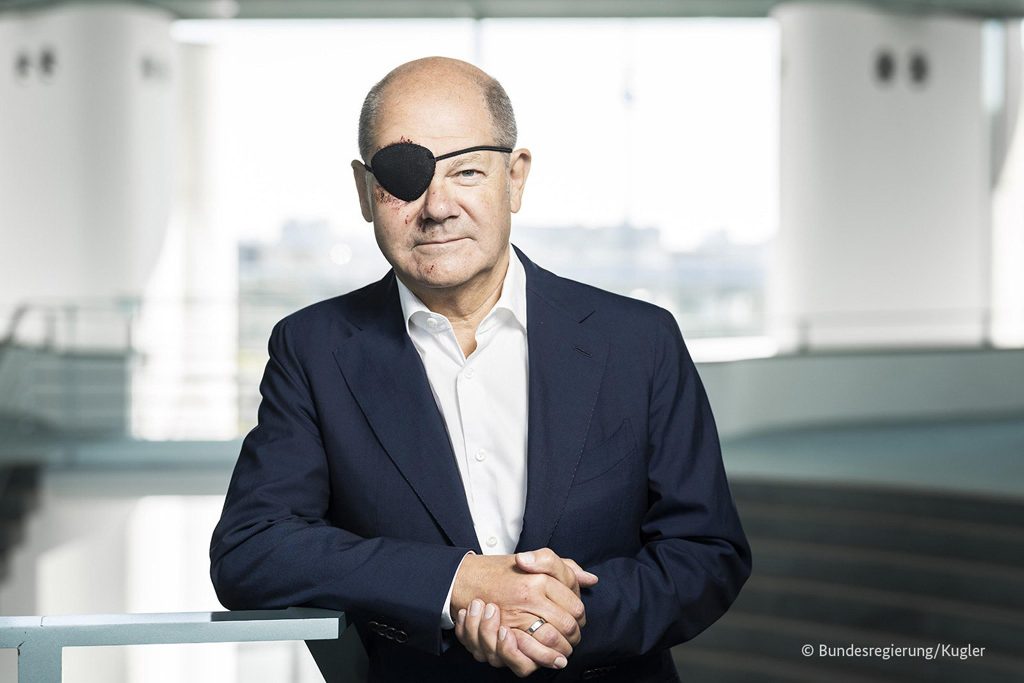 Scholz con la benda sull’occhio, è caduto facendo jogging