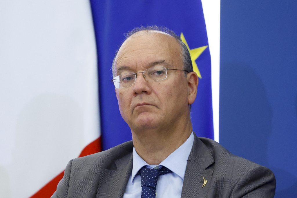 Valditara: dispersione scolastica moralmente inaccettabile