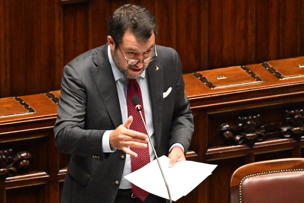 Salvini: “Germania paga le Ong per portare i migranti in Italia”