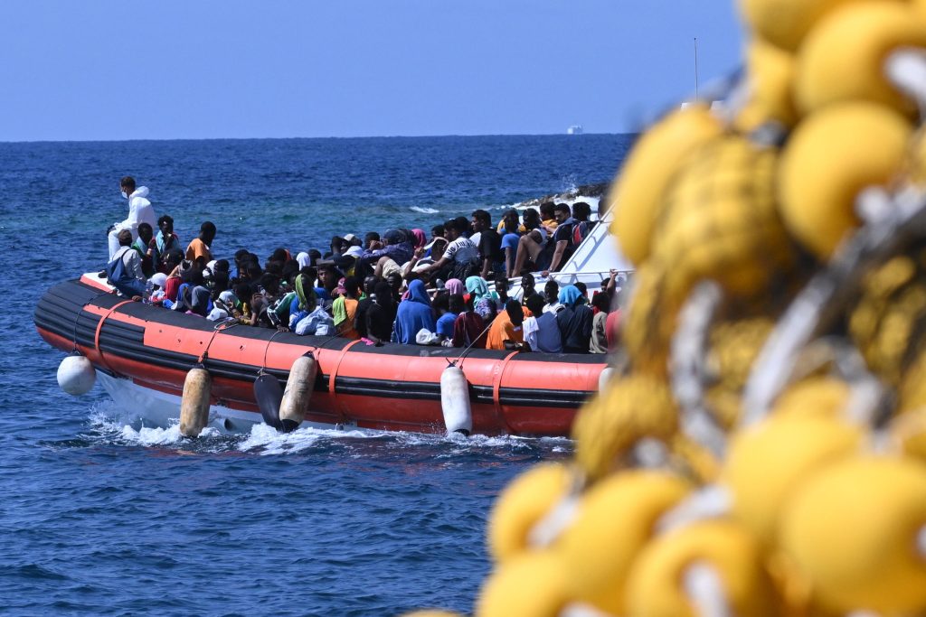 L’Europa a Lampedusa, Macron: “dovere di solidarietà”